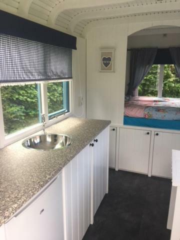 Shepherds Hut Oostvoorne Exterior photo